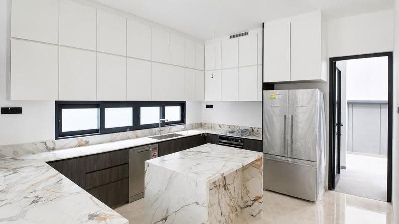 LANDED7772 @ D19 NEW CORNER TERRACE KOVAN SERANGOON GARDENS, Hougang / Punggol / Sengkang, 5 Bedrooms, 5,463 sqft, Corner Terrace For Sale, by Aaron Ng, 500247978 - Kitchen - PropertyGuru.com.sg