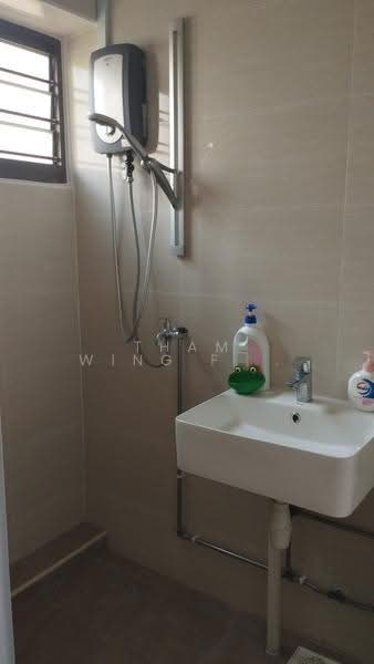330 Yishun Ring Road, 330 Yishun Ring Road, Sembawang / Yishun, Room Rental, 130 sqft, HDB Flat For Rent, by Tham Wing Fak Ronald, 500247988 - Bathroom - PropertyGuru.com.sg