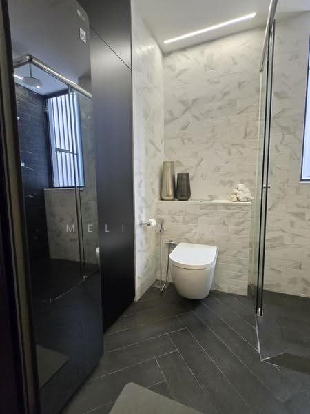 Mayfair Modern, 2 Rifle Range Road, Clementi Park / Upper Bukit Timah, 2 Bedrooms, 850 sqft, Condominium For Rent, by Melina Yap, 500248014 - Master Bathroom - PropertyGuru.com.sg
