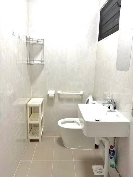 304 Tampines Street 32, 304 Tampines Street 32, Pasir Ris / Tampines, 3 Bedrooms, 1,356 sqft, HDB Flat For Sale, by Alan Tian (邓金科), 500248022 - Bathroom - PropertyGuru.com.sg