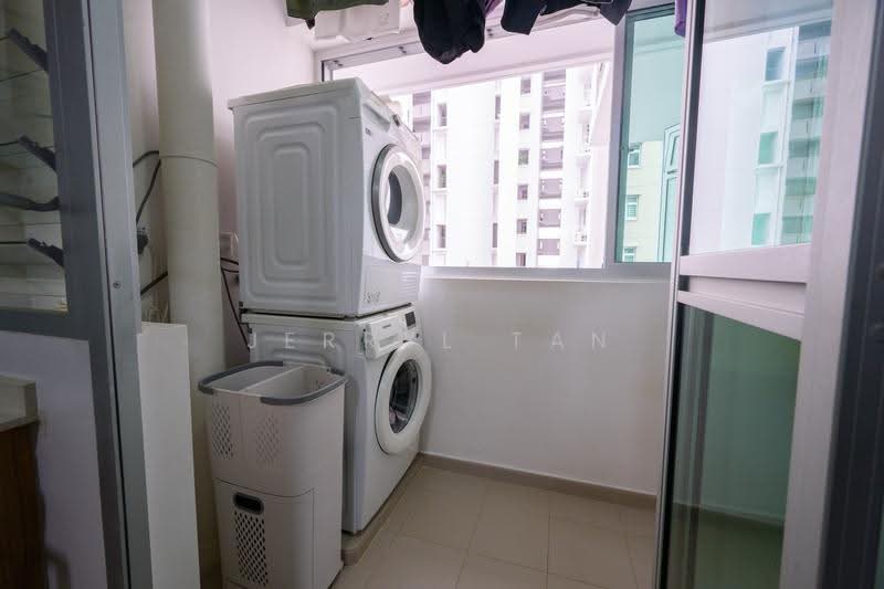 293A Bukit Batok Street 21, 293A Bukit Batok Street 21, Dairy Farm / Bukit Panjang / Choa Chu Kang, 3 Bedrooms, 1,216 sqft, HDB Flat For Sale, by Jerryl Tan, 500248029 - Balcony - PropertyGuru.com.sg