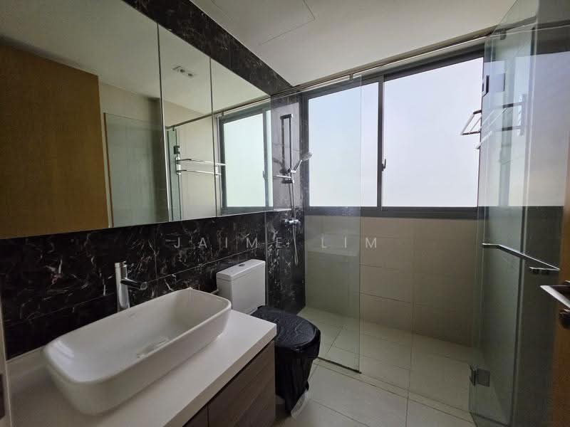 Skies Miltonia, 31 Miltonia Close, Sembawang / Yishun, 4 Bedrooms, 3,574 sqft, Condominium For Sale, by Jaime Lim, 500248046 - Master Bathroom - PropertyGuru.com.sg