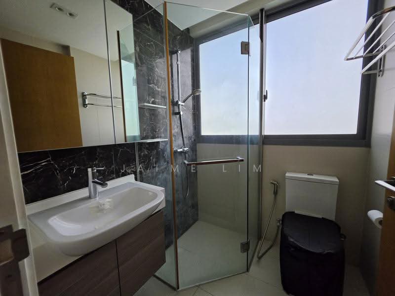 Skies Miltonia, 31 Miltonia Close, Sembawang / Yishun, 4 Bedrooms, 3,574 sqft, Condominium For Sale, by Jaime Lim, 500248046 - Junior Master Bathroom - PropertyGuru.com.sg
