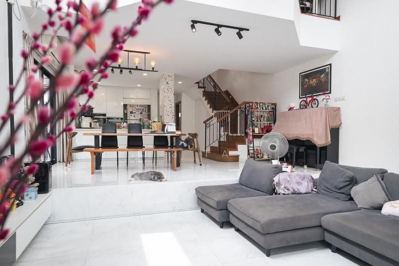 Gentle Villas, 74 Gentle Drive, Newton / Novena, 5 Bedrooms, 3,900 sqft, Semi-Detached House For Sale, by K.S Tan, 500248048 - Living Room - PropertyGuru.com.sg
