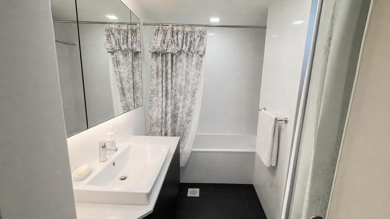 Emerald Park, 2 Indus Road, Alexandra / Commonwealth, 3 Bedrooms, 1,170 sqft, Condominium For Rent, by Olivia Lim, 500248051 - Bathroom - PropertyGuru.com.sg
