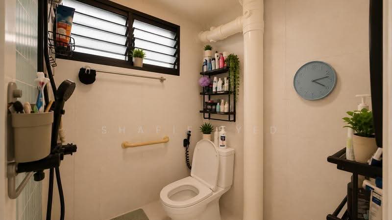 122 Geylang East Central, 122 Geylang East Central, Eunos / Geylang / Paya Lebar, 3 Bedrooms, 979 sqft, HDB Flat For Sale, by Shafie Syed, 500248075 - Bathroom - PropertyGuru.com.sg