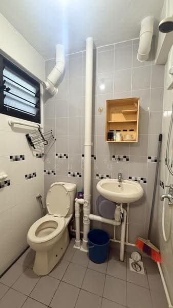 204 Yishun Street 21, 204 Yishun Street 21, Sembawang / Yishun, 2 Bedrooms, 721 sqft, HDB Flat For Rent, by Shirley Chong, 500248083 - Bathroom - PropertyGuru.com.sg