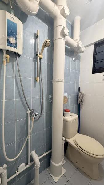204 Yishun Street 21, 204 Yishun Street 21, Sembawang / Yishun, 2 Bedrooms, 721 sqft, HDB Flat For Rent, by Shirley Chong, 500248083 - Bathroom - PropertyGuru.com.sg