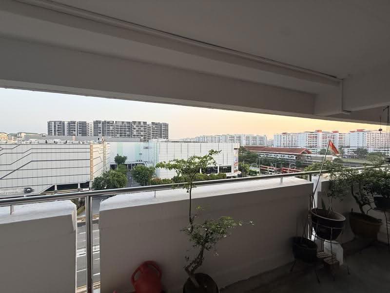 204 Yishun Street 21, 204 Yishun Street 21, Sembawang / Yishun, 2 Bedrooms, 721 sqft, HDB Flat For Rent, by Shirley Chong, 500248083 - Balcony - PropertyGuru.com.sg