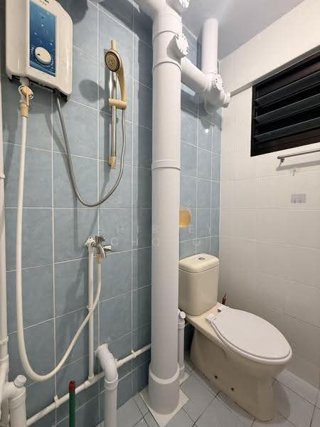204 Yishun Street 21, 204 Yishun Street 21, Sembawang / Yishun, 2 Bedrooms, 721 sqft, HDB Flat For Rent, by Shirley Chong, 500248083 - Common Bathroom - PropertyGuru.com.sg