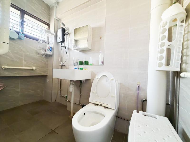 403 Bukit Batok West Avenue 7, 403 Bukit Batok West Avenue 7, Dairy Farm / Bukit Panjang / Choa Chu Kang, Room Rental, 150 sqft, HDB Flat For Rent, by Eugene Khor, 500248084 - Bathroom - PropertyGuru.com.sg