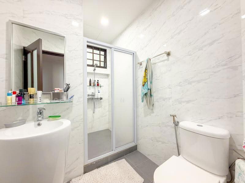 Eastern Lagoon II, 208 Upper East Coast Road, East Coast / Marine Parade, 4 Bedrooms, 3,165 sqft, Condominium For Sale, by Graycin Wang Wei Ru, 500248098 - Bathroom - PropertyGuru.com.sg