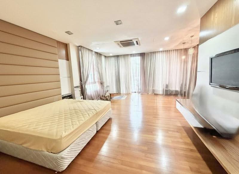 MOVE-IN 3STY SEMID WITH UNBLOCKED VIEW!!, LENTOR VICINITY, Ang Mo Kio / Bishan / Thomson, 5 Bedrooms, 4,000 sqft, Semi-Detached House For Sale, by Benjamin Poh, 500248120 - Bedroom - PropertyGuru.com.sg