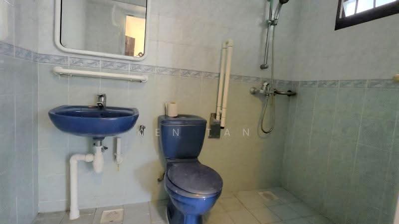 22 Jalan Membina, 22 Jalan Membina, Alexandra / Commonwealth, 3 Bedrooms, 969 sqft, HDB Flat For Sale, by Ken Tan, 500248150 - Bathroom - PropertyGuru.com.sg