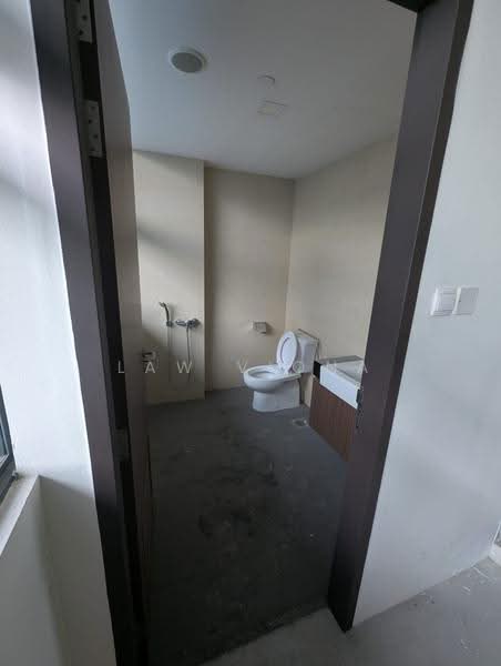 Apex @ Henderson, 201 Henderson Road Singapore, Alexandra / Commonwealth, 3,165 sqft, Light Industrial (B1) For Sale, by Law Viona, 500248179 - Bathroom - CommercialGuru.com.sg