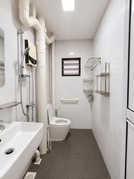 148 Gangsa Road, 148 Gangsa Road, Dairy Farm / Bukit Panjang / Choa Chu Kang, Room Rental, 170 sqft, HDB Flat For Rent, by Irfan Ramzi, 500248247 - Bathroom - PropertyGuru.com.sg