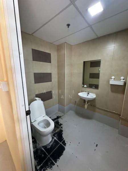 Midview City, 20 Sin Ming Lane, Ang Mo Kio / Bishan / Thomson, 1,421 sqft, Light Industrial (B1) For Rent, by Jane Liu Yan, 500248271 - Bathroom - CommercialGuru.com.sg