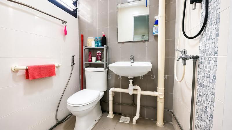 480 Jurong West Street 41, 480 Jurong West Street 41, Boon Lay / Jurong / Tuas, 2 Bedrooms, 721 sqft, HDB Flat For Sale, by Amir Bahrom, 500248274 - Bathroom - PropertyGuru.com.sg