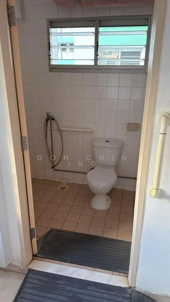 729 Yishun Street 71, 729 Yishun Street 71, Sembawang / Yishun, Room Rental, 120 sqft, HDB Flat For Rent, by Goh Chin Ing, 500248276 - Bathroom - PropertyGuru.com.sg