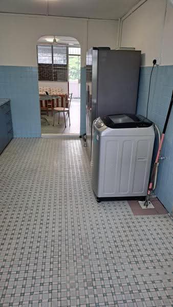 117 Lorong 1 Toa Payoh, 117 Lorong 1 Toa Payoh, Balestier / Toa Payoh, 2 Bedrooms, 690 sqft, HDB Flat For Rent, by Mike ., 500248317 - Kitchen - PropertyGuru.com.sg