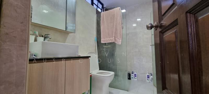 Leith Park, 13 Leith Park, Hougang / Punggol / Sengkang, 3 Bedrooms, 3,200 sqft, Terraced House For Rent, by Melvin Auspicious Lee 李俊豪, 500248360 - Bathroom - PropertyGuru.com.sg