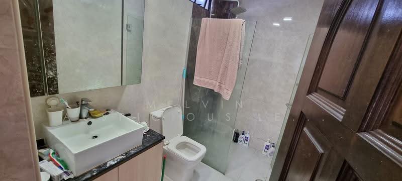 Leith Park, 13 Leith Park, Hougang / Punggol / Sengkang, 3 Bedrooms, 3,200 sqft, Terraced House For Rent, by Melvin Auspicious Lee 李俊豪, 500248360 - Bathroom - PropertyGuru.com.sg
