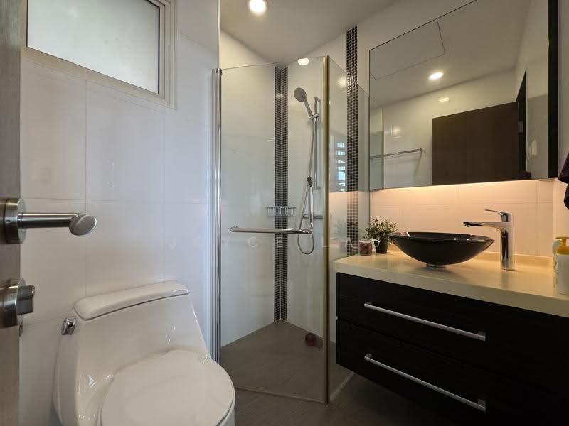 Nineteen Shelford, 19 Shelford Road, Newton / Novena, 3 Bedrooms, 1,561 sqft, Condominium For Sale, by Joyce Lau, 500248364 - Bathroom - PropertyGuru.com.sg