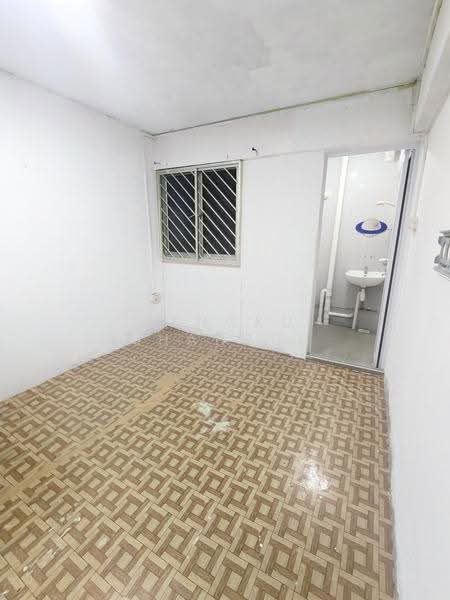 103 Bedok Reservoir Road, 103 Bedok Reservoir Road, Bedok / Upper East Coast, 2 Bedrooms, 721 sqft, HDB Flat For Sale, by TENGKU SHAHRUL, 500248385 - Bathroom - PropertyGuru.com.sg