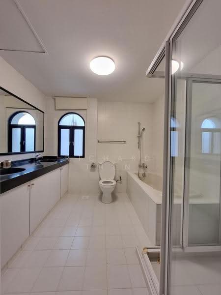 Point Loma, 30 Shelford Road, Newton / Novena, 4 Bedrooms, 3,262 sqft, Apartment For Rent, by Richard Then, 500248393 - Bathroom - PropertyGuru.com.sg