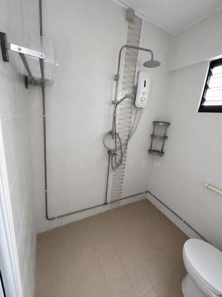 447 Jurong West Street 42, 447 Jurong West Street 42, Boon Lay / Jurong / Tuas, 3 Bedrooms, 1,098 sqft, HDB Flat For Rent, by Irene Peh, 500248394 - Bathroom - PropertyGuru.com.sg