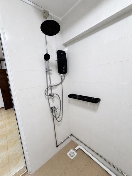 447 Jurong West Street 42, 447 Jurong West Street 42, Boon Lay / Jurong / Tuas, 3 Bedrooms, 1,098 sqft, HDB Flat For Rent, by Irene Peh, 500248394 - Bathroom - PropertyGuru.com.sg
