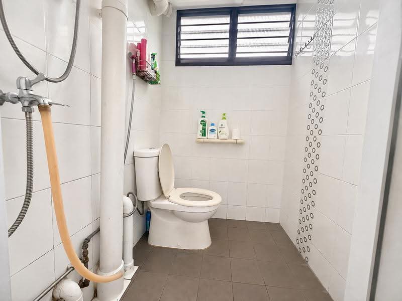 211 New Upper Changi Road, 211 New Upper Changi Road, Bedok / Upper East Coast, 2 Bedrooms, 893 sqft, HDB Flat For Sale, by Mindy Tay, 500248436 - Bathroom - PropertyGuru.com.sg