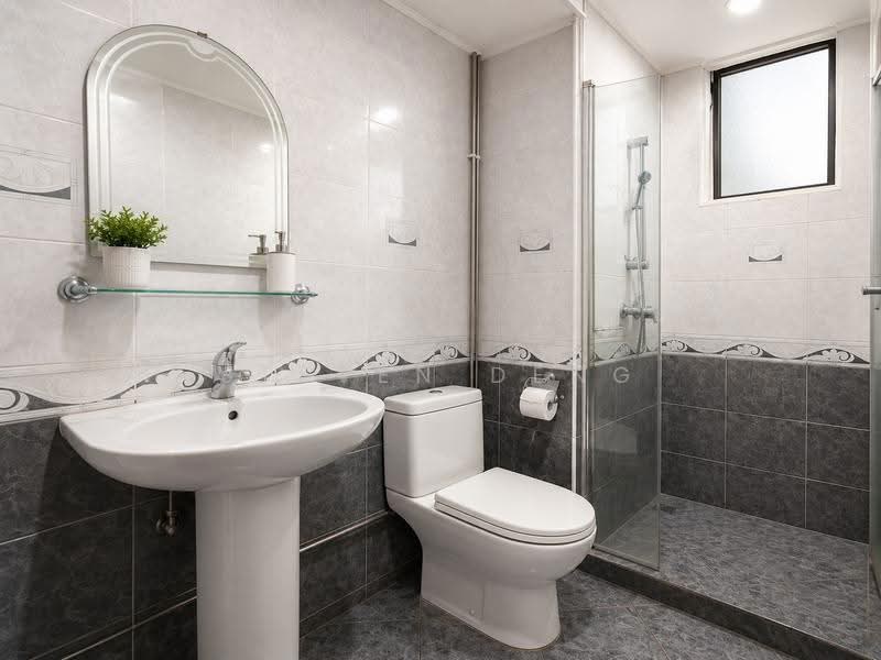Spring Grove, 53 Grange Road, Tanglin / Holland / Bukit Timah, 2 Bedrooms, 1,012 sqft, Condominium For Sale, by Steven Deng, 500248441 - Bathroom - PropertyGuru.com.sg