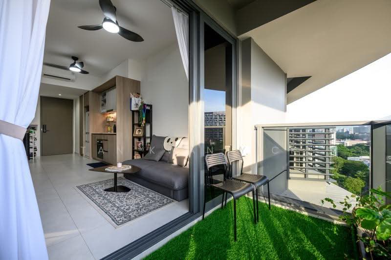 NEWLY TOP UNIT NEAR MRT!! SUPER SERIOUS SELLER, Buona Vista / West Coast / Clementi New Town, 2 Bedrooms, 517 sqft, Condominium For Sale, by Tan Kwan Yick, 500248448 - Living Room - PropertyGuru.com.sg