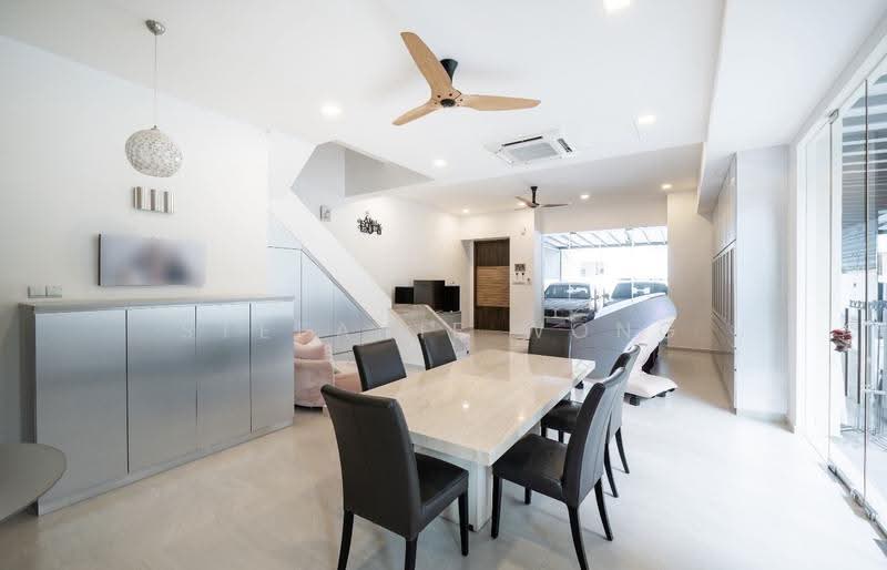 Kingsville, Tanglin / Holland / Bukit Timah, 4 Bedrooms, 3,000 sqft, Semi-Detached House For Sale, by Stefanie Wong, 500248461 - Dining Room - PropertyGuru.com.sg