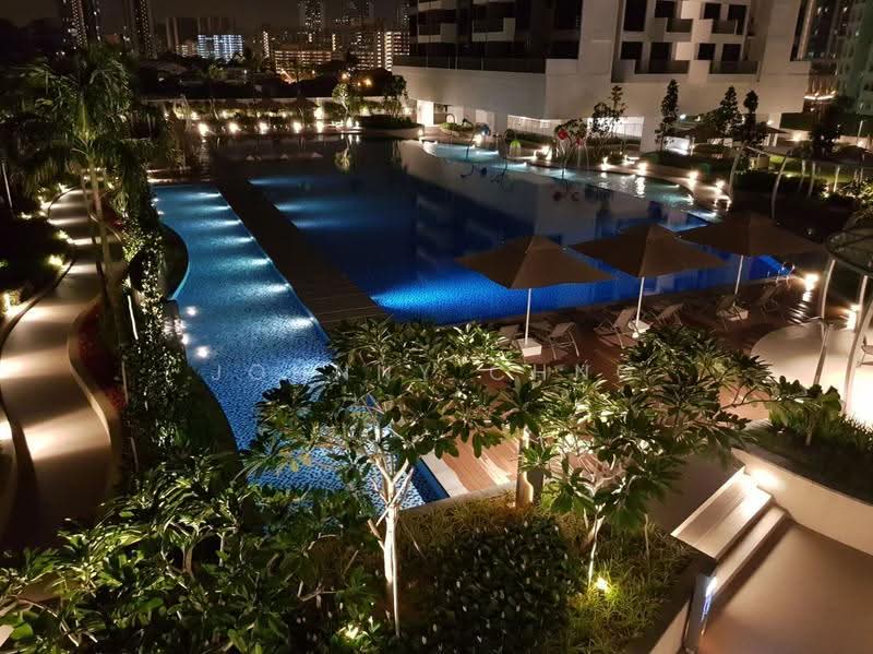 Hillion Residences, 12 Jelebu Road, Dairy Farm / Bukit Panjang / Choa Chu Kang, 1 Bedroom, 463 sqft, Condominium For Sale, by Johnny Chng, 500248462 - Beautiful & huge main pool - night - PropertyGuru.com.sg