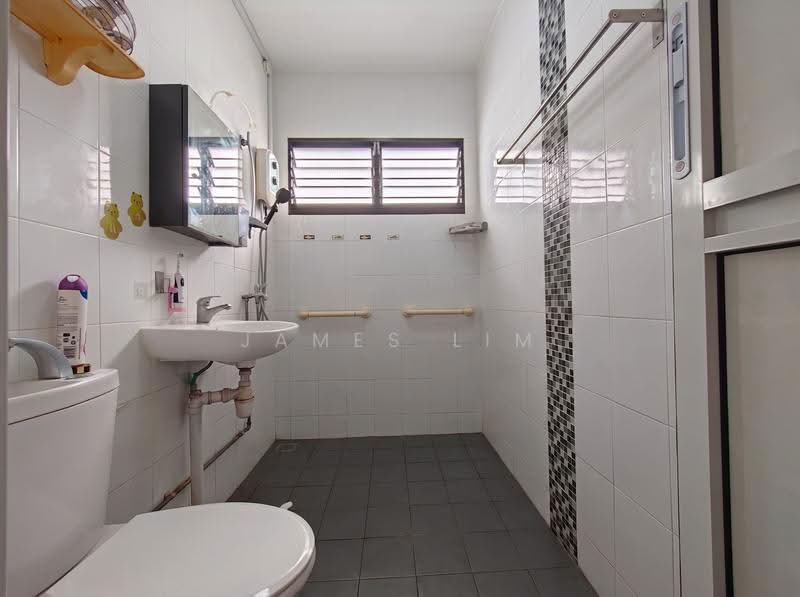 851 Tampines Street 83, 851 Tampines Street 83, Pasir Ris / Tampines, 3 Bedrooms, 1,119 sqft, HDB Flat For Sale, by James Lim, 500248478 - Bathroom - PropertyGuru.com.sg
