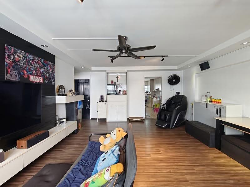 851 Tampines Street 83, 851 Tampines Street 83, Pasir Ris / Tampines, 3 Bedrooms, 1,119 sqft, HDB Flat For Sale, by James Lim, 500248478 - Living Room - PropertyGuru.com.sg