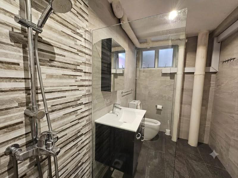 693 Jurong West Central 1, 693 Jurong West Central 1, Boon Lay / Jurong / Tuas, 4 Bedrooms, 1,560 sqft, HDB Flat For Sale, by Kamal ., 500248479 - Bathroom - PropertyGuru.com.sg