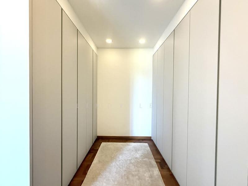 Freehold Tasefully Renovated Terrace 1km RGPS for Sale, Tanglin / Holland / Bukit Timah, 5 Bedrooms, 4,800 sqft, Terraced House For Sale, by Lindy Lee, 500248494 - Walk in wardrobe - PropertyGuru.com.sg