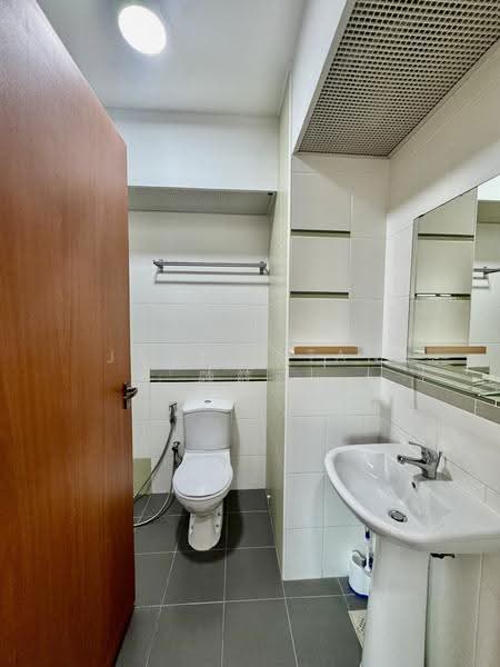 57 Havelock Road, 57 Havelock Road, Alexandra / Commonwealth, 3 Bedrooms, 958 sqft, HDB Flat For Rent, by Jackie Tan 陳筱薇, 500248507 - Bathroom - PropertyGuru.com.sg