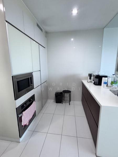 Soleil @ Sinaran, 6 Sinaran Drive, Newton / Novena, 3 Bedrooms, 1,453 sqft, Condominium For Rent, by Ingrid Suwandi, 500248525 - Kitchen - PropertyGuru.com.sg