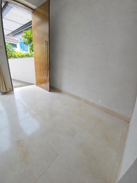 Lorong Pisang Raja, Clementi Park / Upper Bukit Timah, 7 Bedrooms, 5,000 sqft, Terraced House For Rent, by Joan Chua, 500248527 - Entrance - PropertyGuru.com.sg