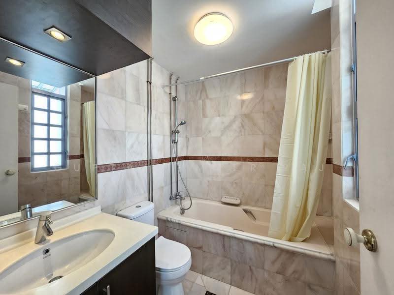 Chancery Grove, 25B Chancery Lane, Newton / Novena, 4 Bedrooms, 2,013 sqft, Cluster House For Rent, by Gupta Sameer Raj, 500248546 - Bathroom - PropertyGuru.com.sg