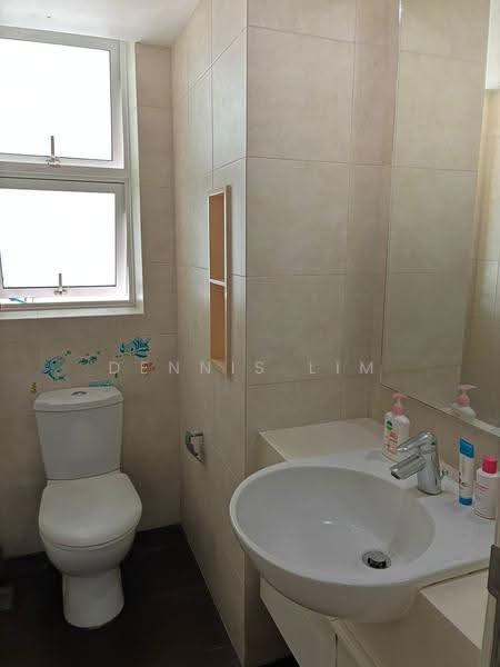 The Esparis, 7A Pasir Ris Drive 4, Pasir Ris / Tampines, 3 Bedrooms, 1,291 sqft, Condominium For Sale, by Dennis Lim, 500248566 - Bathroom - PropertyGuru.com.sg