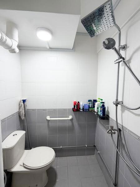 120 Bedok North Street 2, 120 Bedok North Street 2, Bedok / Upper East Coast, 3 Bedrooms, 1,259 sqft, HDB Flat For Sale, by Natalie Lim, 500248567 - Bathroom - PropertyGuru.com.sg