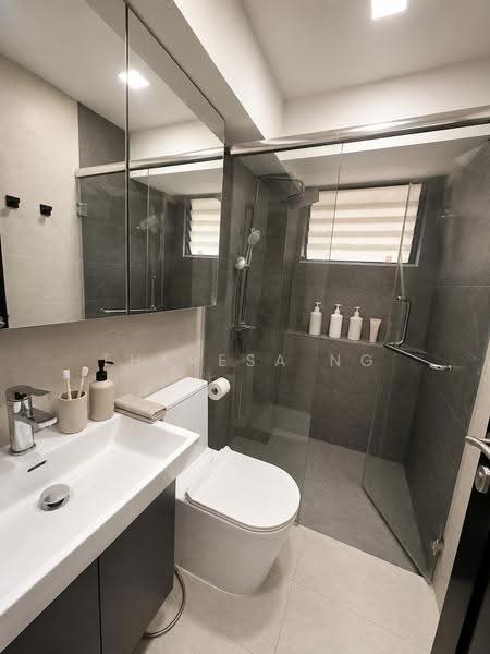 834 Hougang Central, 834 Hougang Central, Hougang / Punggol / Sengkang, 4 Bedrooms, 1,582 sqft, HDB Flat For Sale, by Theresa Ng, 500248569 - Bathroom - PropertyGuru.com.sg