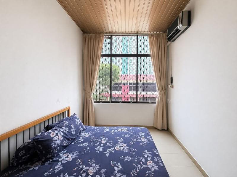 Cheap Original Freehold SemiD Perfect for A&A, Hong San Walk, Dairy Farm / Bukit Panjang / Choa Chu Kang, 4 Bedrooms, 2,600 sqft, Semi-Detached House For Sale, by Aloysius Lim, 500248581 - Bedroom - PropertyGuru.com.sg