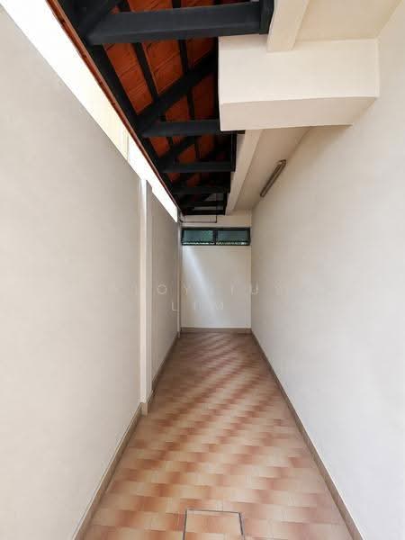 Cheap Original Freehold SemiD Perfect for A&A, Hong San Walk, Dairy Farm / Bukit Panjang / Choa Chu Kang, 4 Bedrooms, 2,600 sqft, Semi-Detached House For Sale, by Aloysius Lim, 500248581 - Corridor - PropertyGuru.com.sg