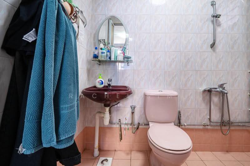 799 Yishun Ring Road, 799 Yishun Ring Road, Sembawang / Yishun, 3 Bedrooms, 1,302 sqft, HDB Flat For Sale, by Rachel Sim, 500248589 - Bathroom - PropertyGuru.com.sg